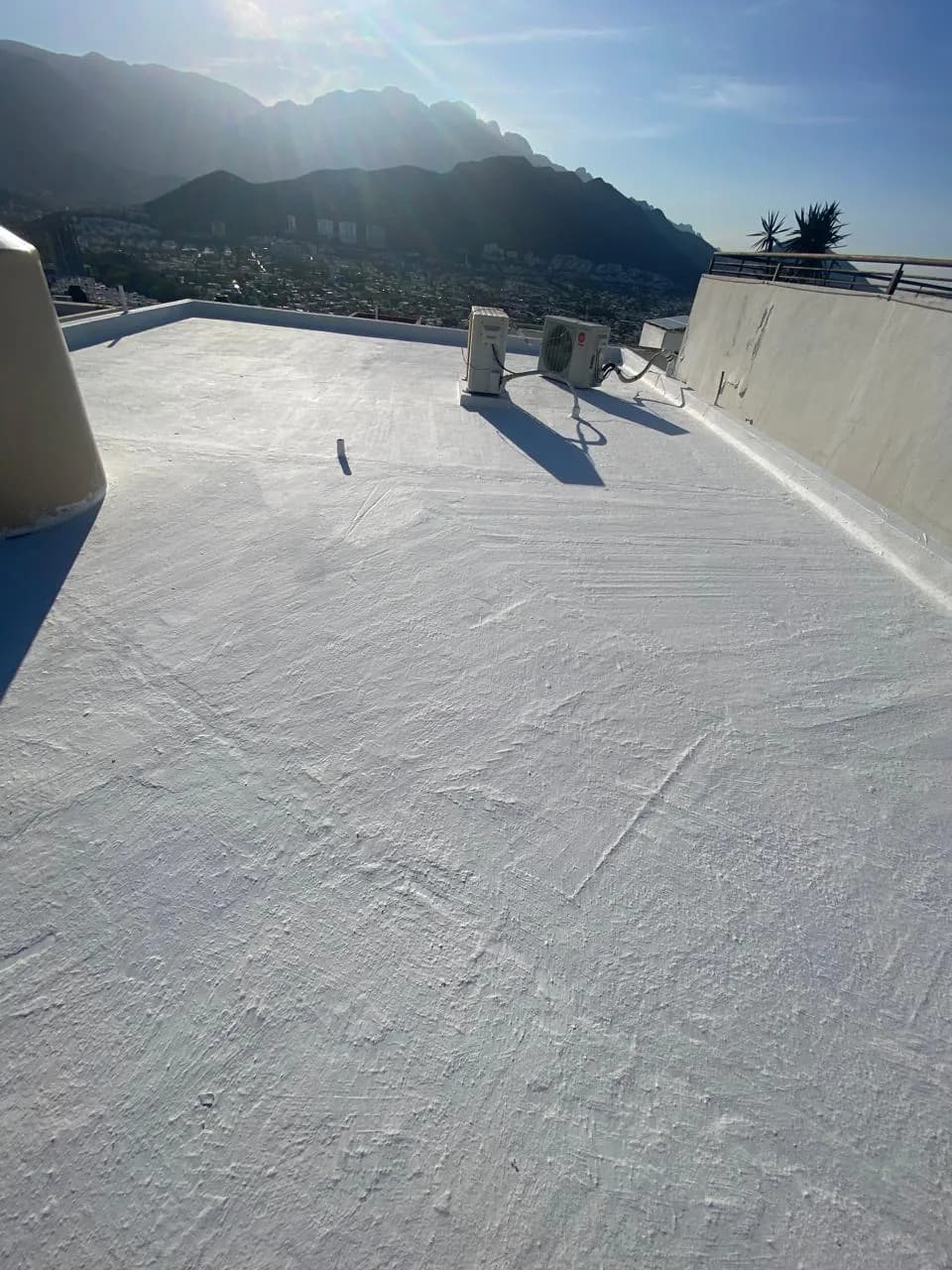 Azotea impermeabilizada con vista a la Sierra de las Mitras — Level Up Construcción Monterrey — foto 1